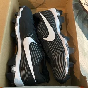 Brand new in the box never worn Baseball cleats paid $40 asking 25